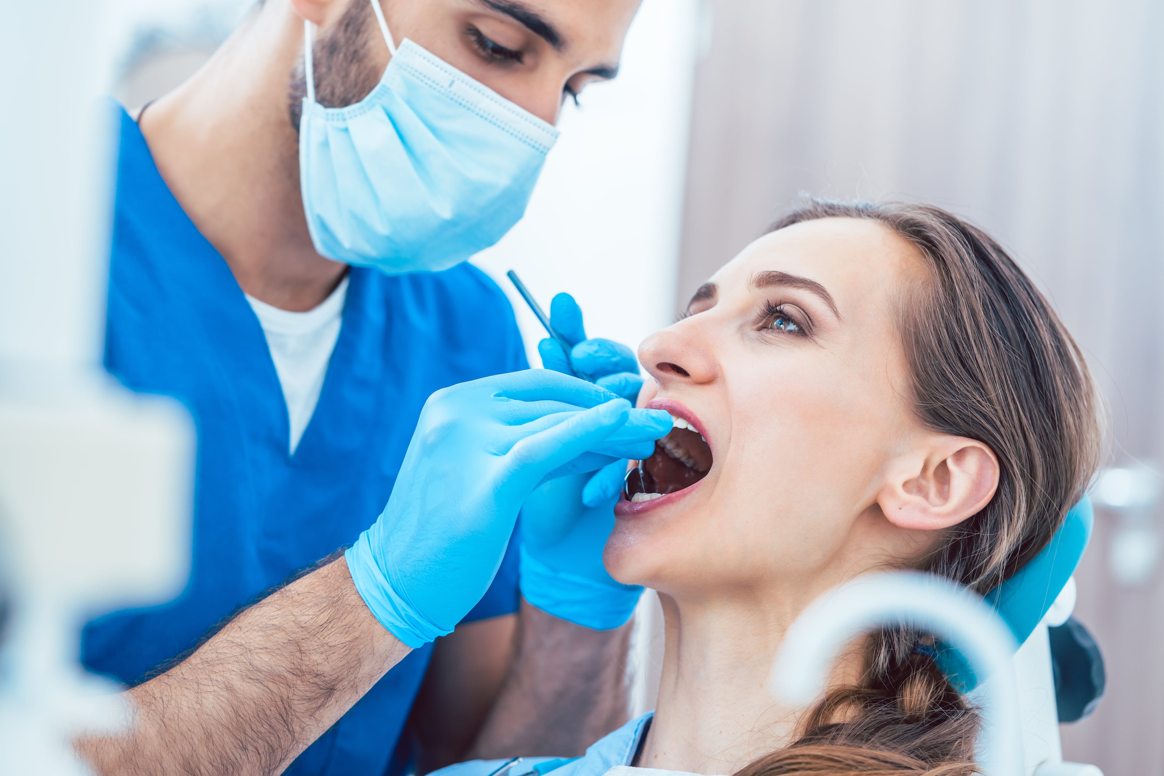 При беременности можно лечить зубы с анестезией. Стоматологические манипуляции. Терапевтическая стоматология. Терапевтическая стоматология фото. Фотосессия стоматолога в студии.